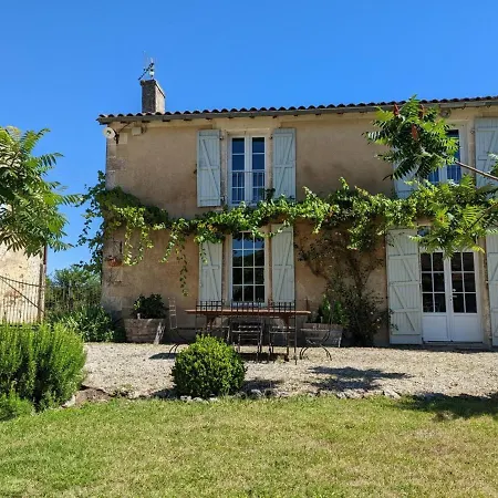 Familial En Pleine Nature Avec Piscine Chauffee Et Equipements Bebe - Fr-1-653-129
