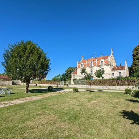 Holiday home Familial En Pleine Nature Avec Piscine Chauffee Et Equipements Bebe - Fr-1-653-129 Montmoreau