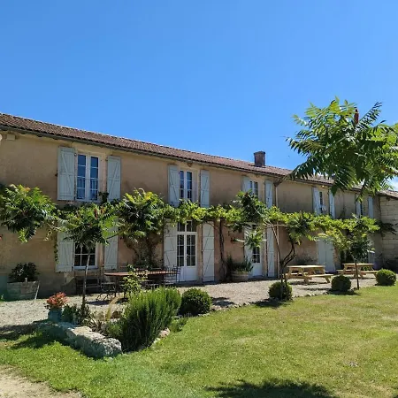 Holiday home Familial En Pleine Nature Avec Piscine Chauffee Et Equipements Bebe - Fr-1-653-129